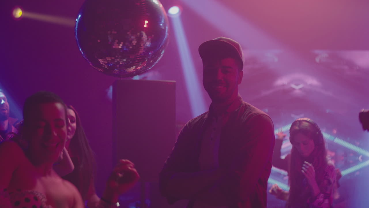 fiesta en un club nocturno