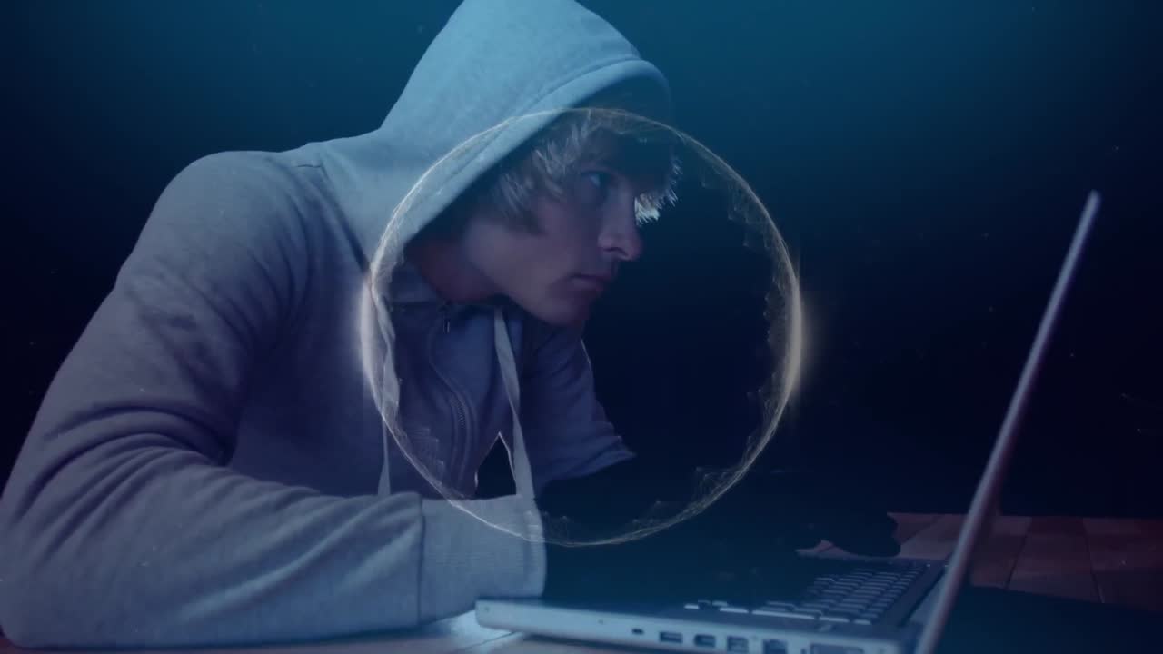 animación del globo de redes de conexiones a través de un hacker usando una computadora portátil