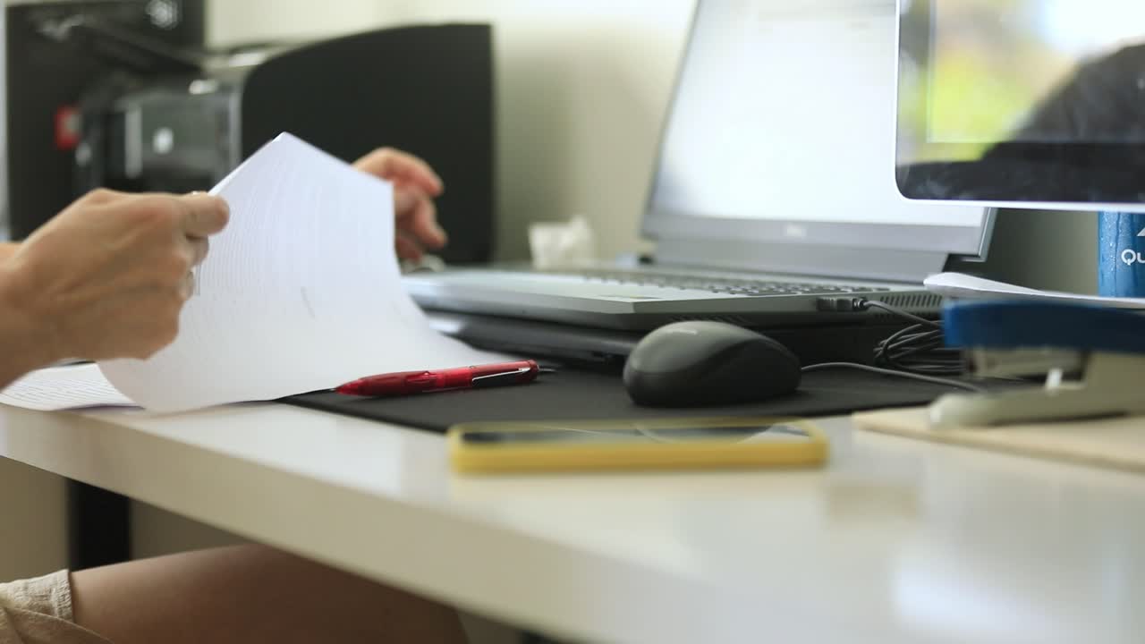 profesional que se ocupa de los negocios