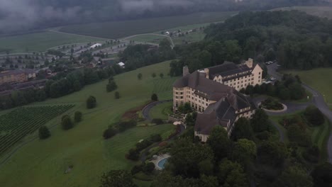 Establishing-Aerial-Above-the-Biltmore-Estate-in-Asheville,-North-Carolina