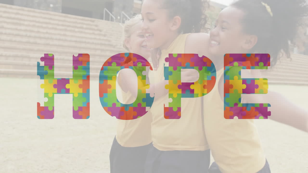 animación de texto de esperanza texto sobre diversos niños jugando