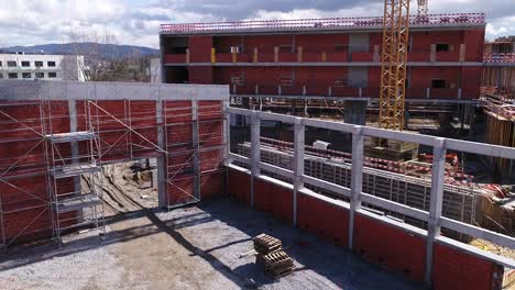 construcción de edificios con grúas vista aérea