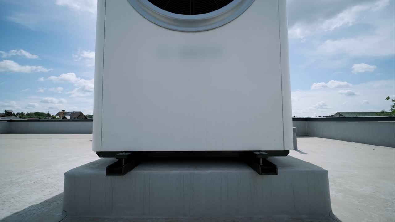 sistemas de calefacción, ventilación y aire acondicionado. bomba de calor en el techo