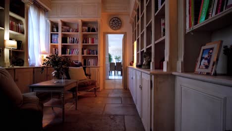 entrance into a library, with many books and its cocooning corner