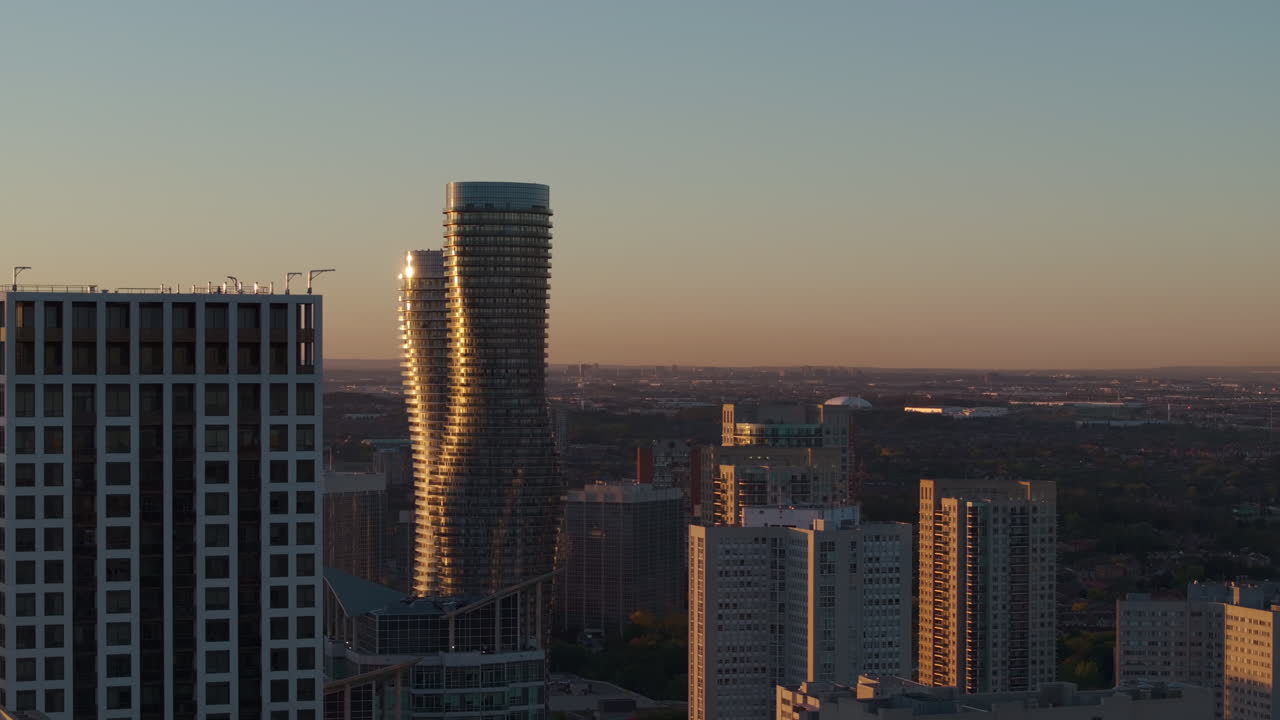 Sunset view of Absolute Towers in Mississauga's downtown skyline