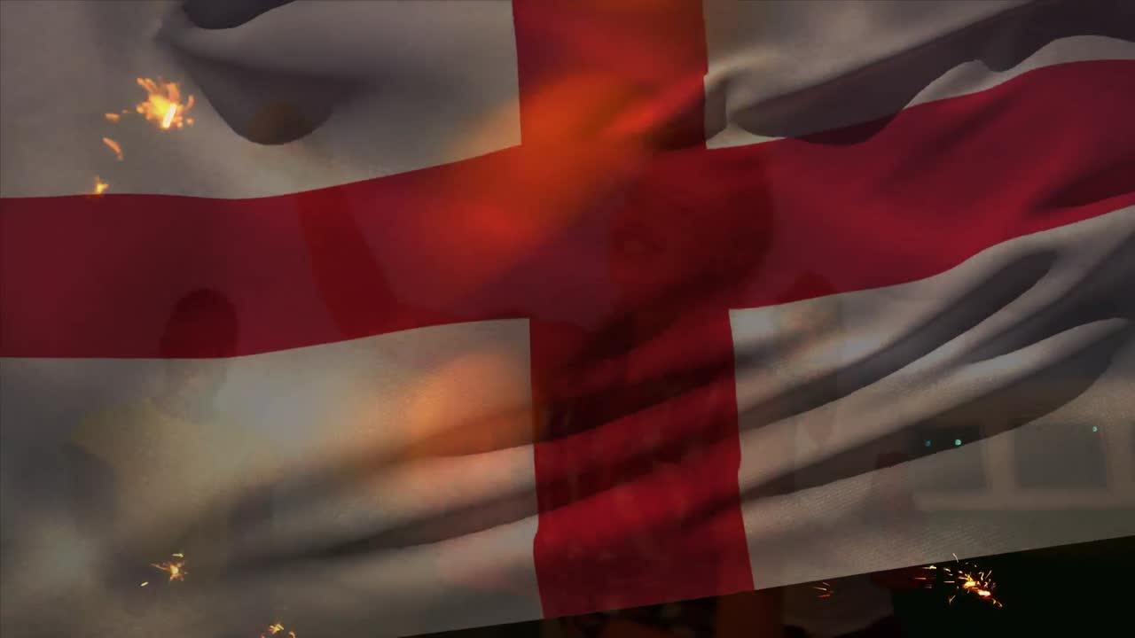 animación de ondear la bandera de inglaterra sobre un grupo de amigos en la playa