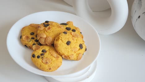 delicious homemade cornflake chocolate chip cookies