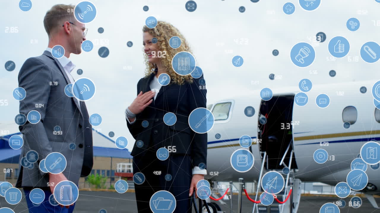 카우카스계 사업가와 사업가 여성이 서로 대화하는 아이콘 네트워크의 애니메이션