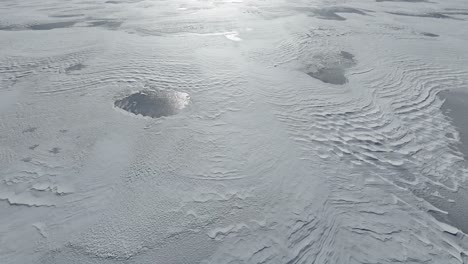 Vuelo-De-Drones-Sobre-Un-Lago-Congelado-En-El-Ártico.