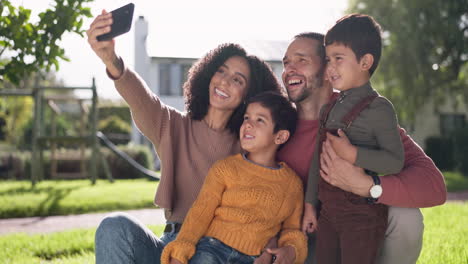 Liebe,-Glückliche-Familie,-Die-Ein-Selfie-Macht