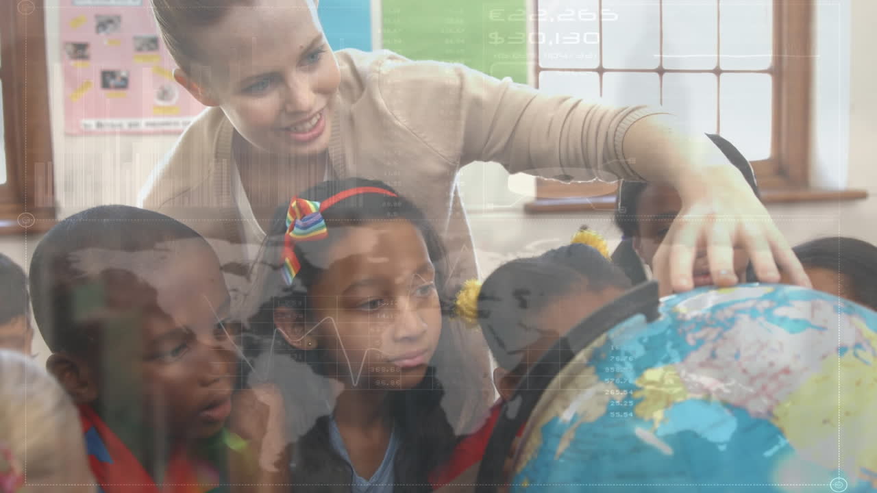 animación del procesamiento de datos sobre escolares y maestros que miran el globo en clase