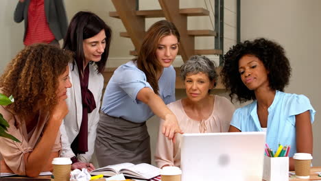 Mujeres-Trabajando-Juntas