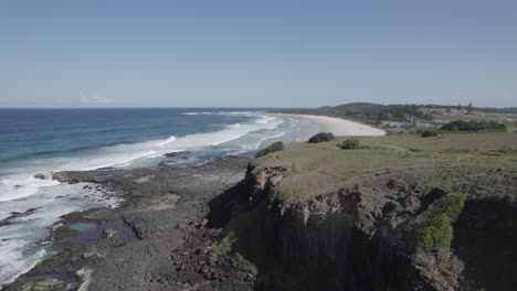 Punta-De-Lennox-Point-Cerca-De-La-Playa-De-Skennars-Con-Vista-A-La-Playa-De-Boulder-Y-Clavija-De-Hierro-En-Australia