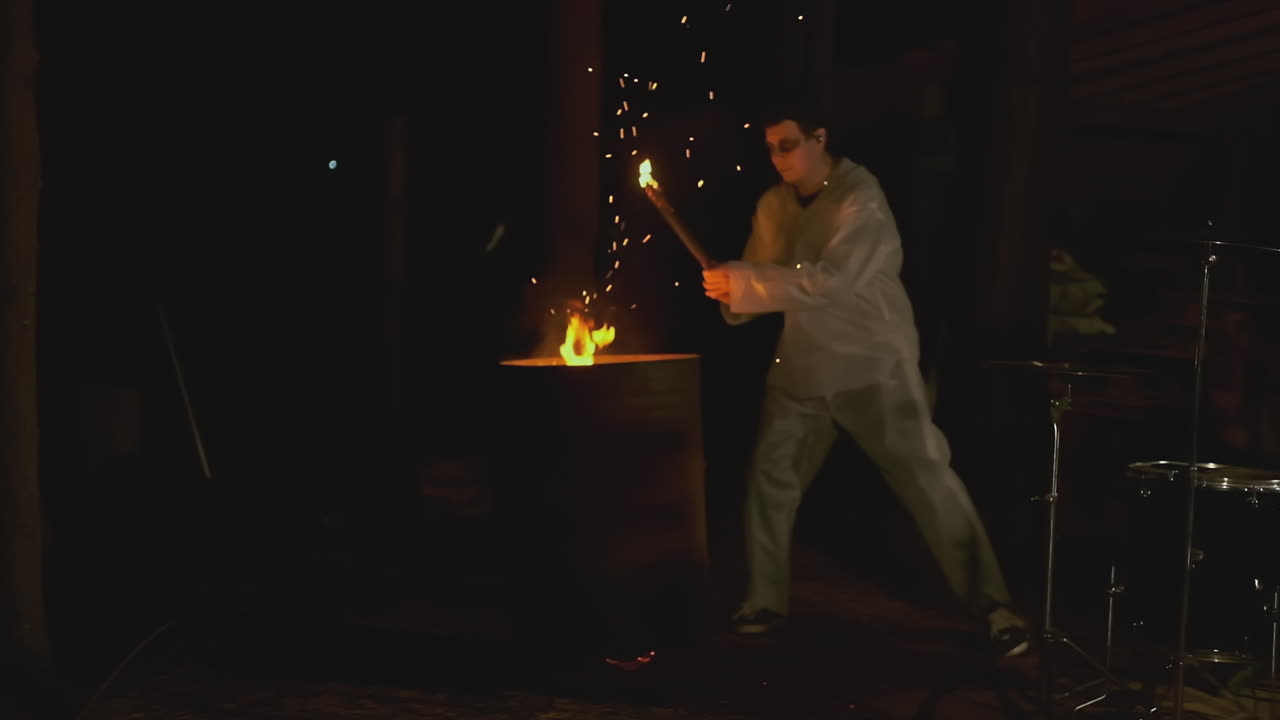 espectáculo de fuego por la noche