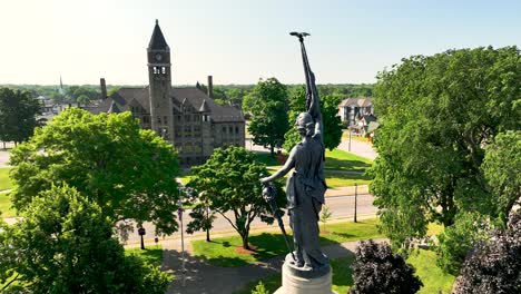 pushing in toward the top of the statue