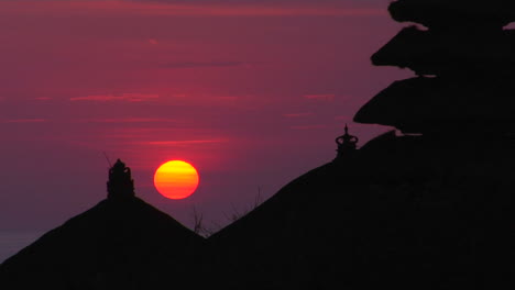 The-Pura-Tanah-Lot-Temple-Stands-In-Silhouette-Against-A-Glowing-Sky-2