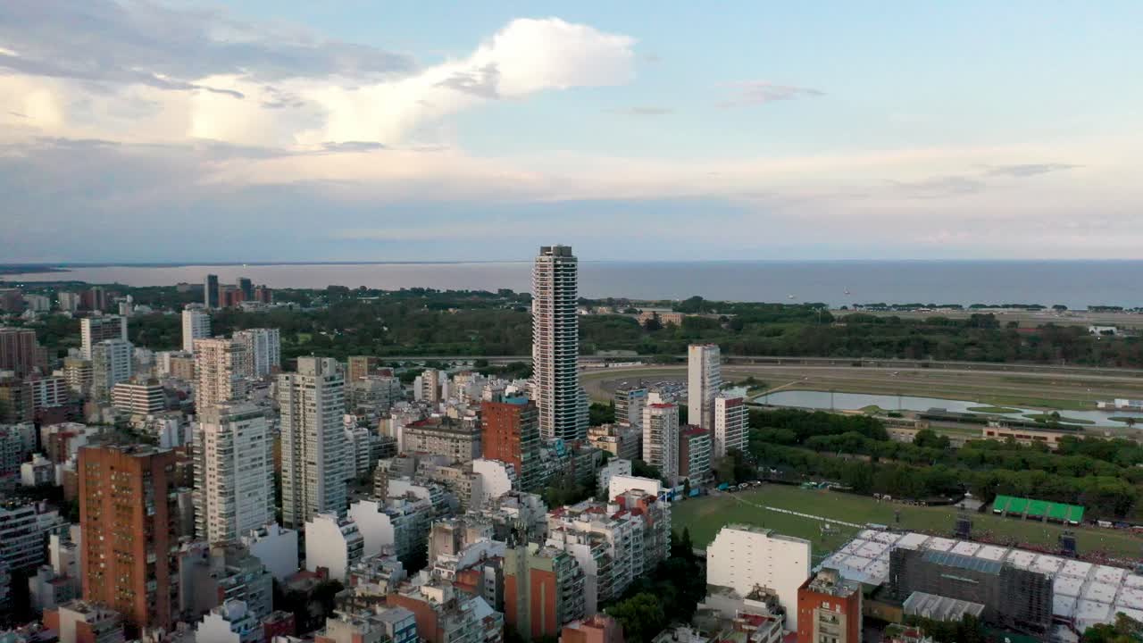 un vuelo sobre el vecindario de palermo, buenos aires