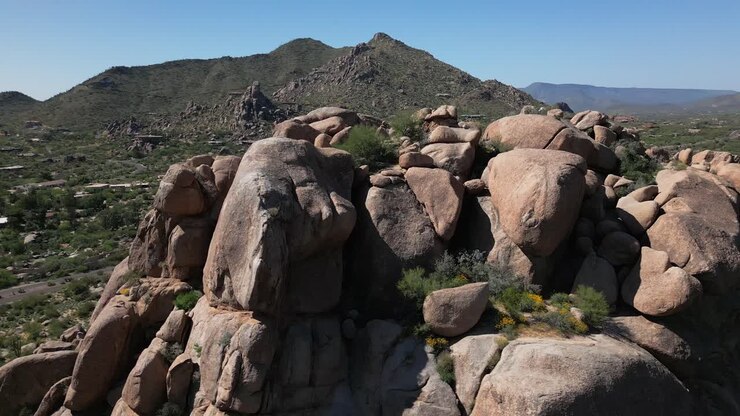 Mostrando uno splendido resort di lusso per vacanze nel paesaggio desertico dell'Arizona, ripresa aerea.
