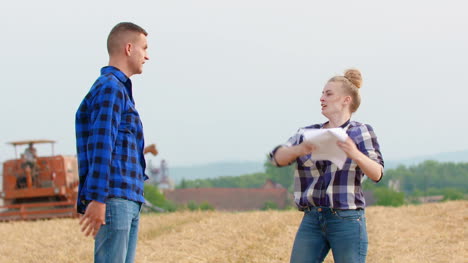 Angry-Farmers-Quarreling-On-Field-3