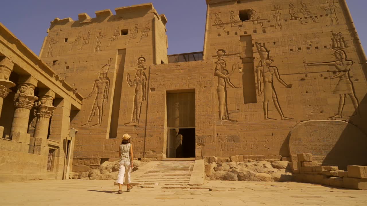 Esplorazione del tempio di File