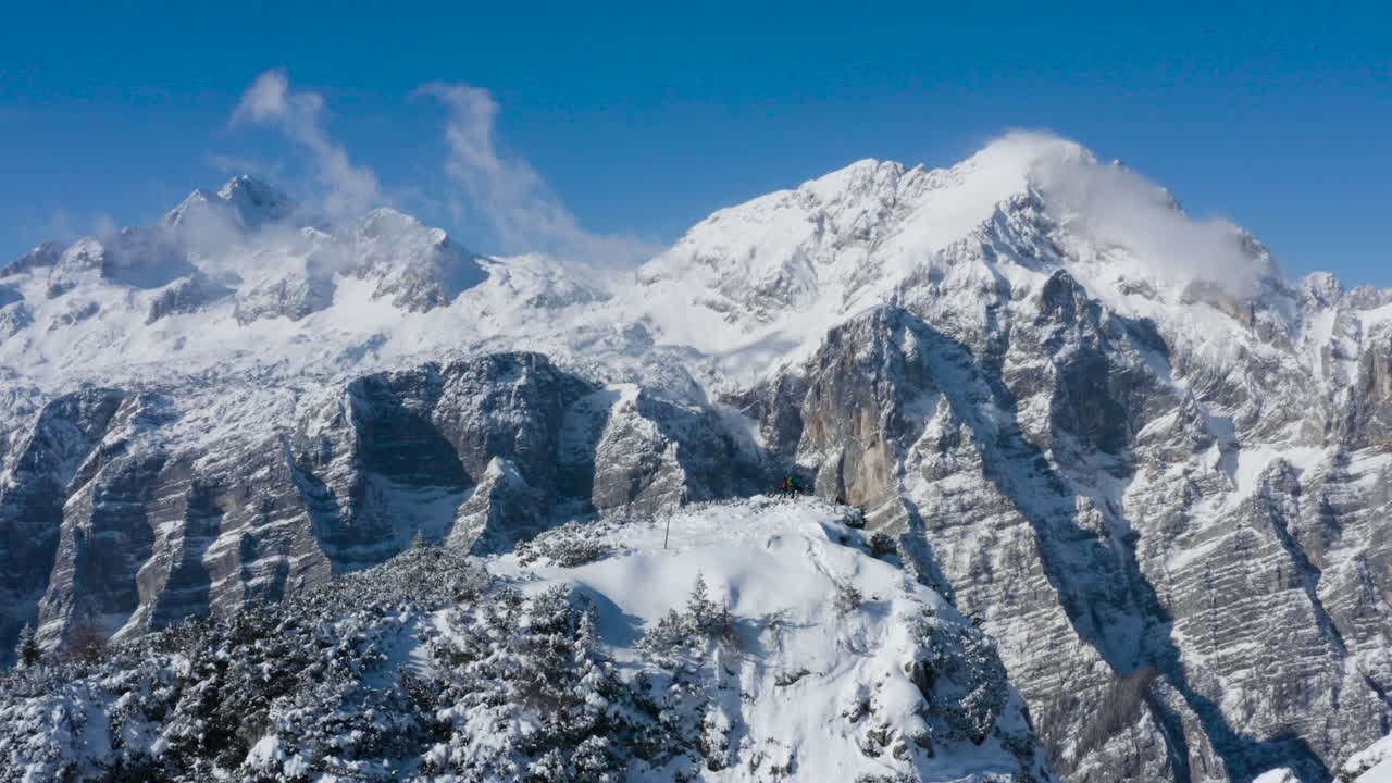 picos alpinos nevados