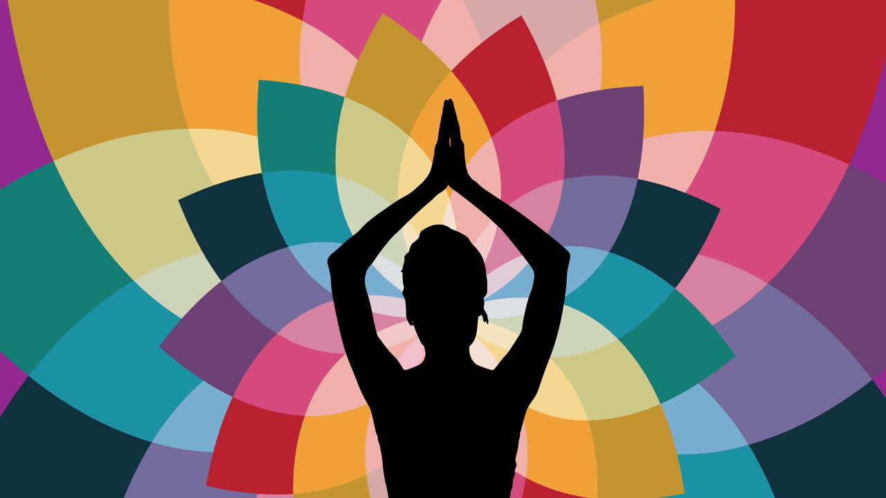 animación de una mujer meditando silueta sobre flores coloridas sobre fondo púrpura