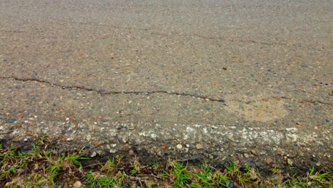 Landung-Auf-Der-Straße.-Rolle-Nach-Rechts-Und-Landung