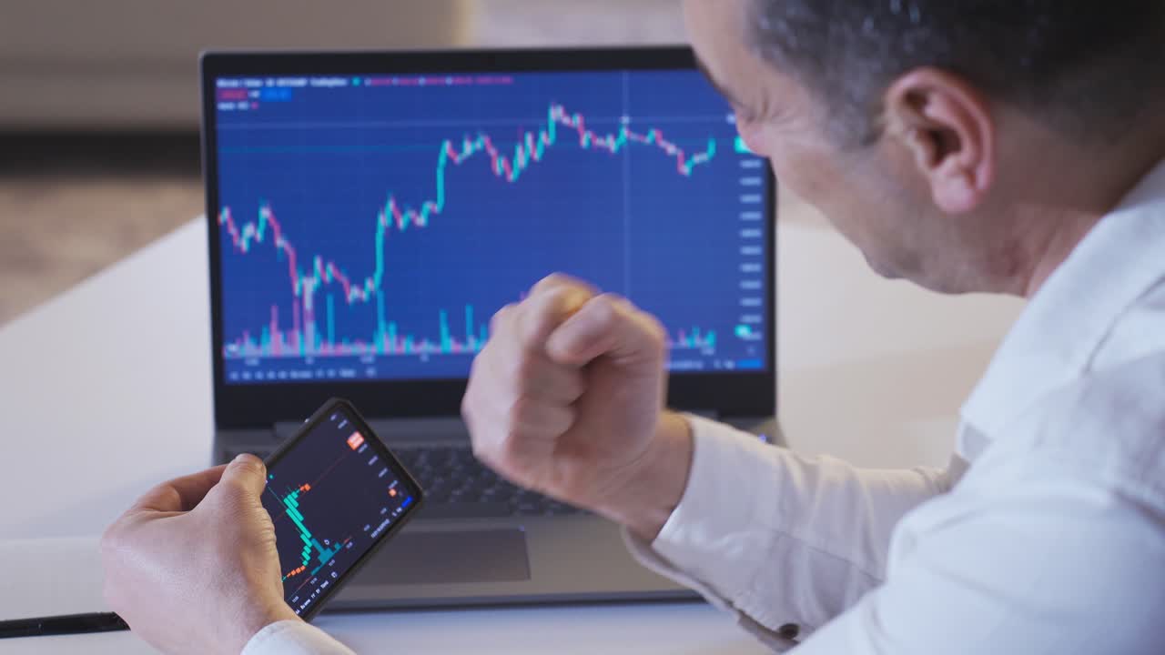 un inversor que gana en el mercado de valores.