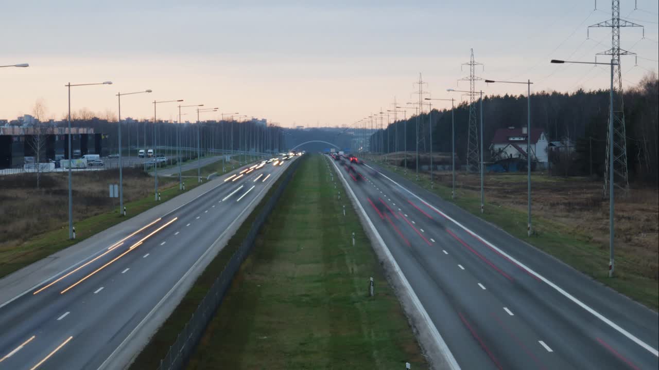 timelapse de una carretera en kaunas