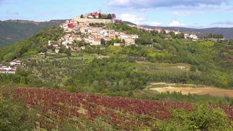 El-Hermoso-Pueblo-Croata-De-La-Colina-De-Motovun