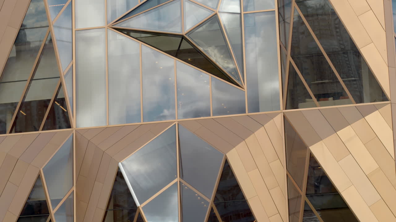 современная архитектурная деталь фасада здания