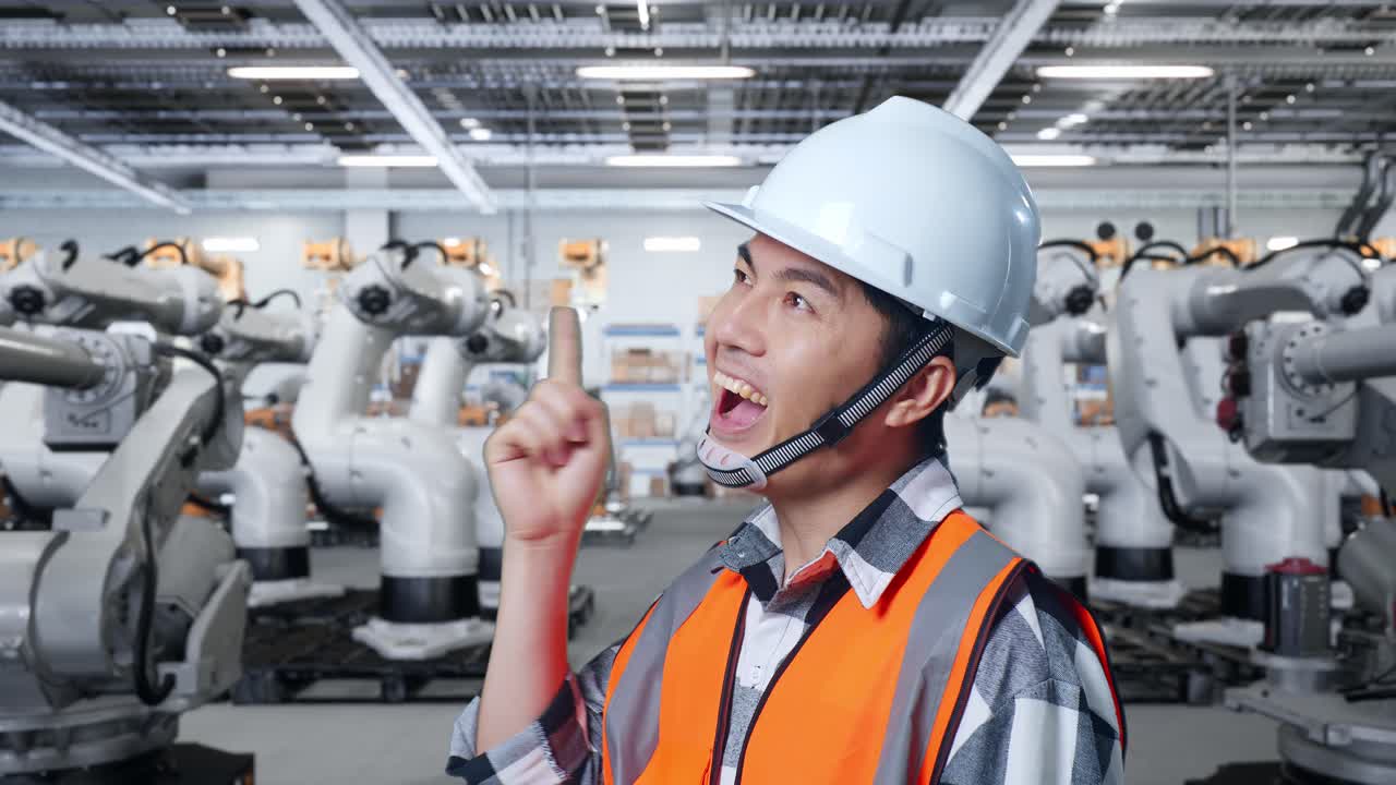 로 제조 공장에서 아이디어를 가진 엔지니어