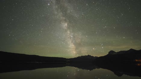 Panorama-reflective-mountain-lake-time-lapse-with-picturesque-milky-way-sky-view