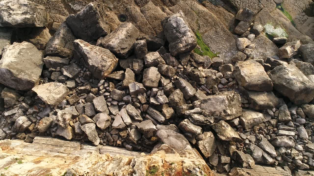 포르투갈 의 절벽 과 바다 를 날아다니는 것