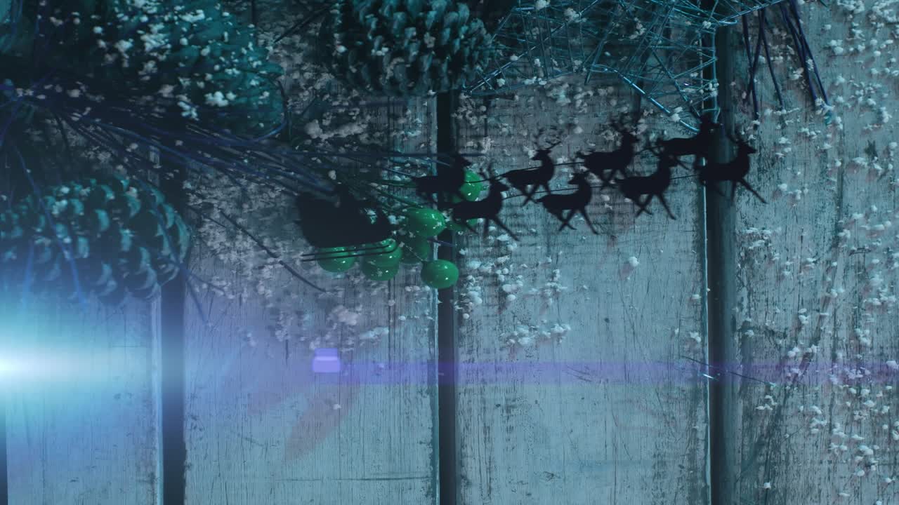 Animation von Lichtspuren und Weihnachtsmann im Schlitten mit Rentieren über Weihnachtsdekorationen