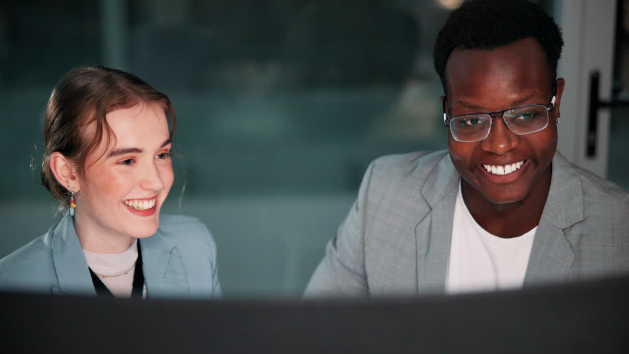 Due colleghi che lavorano insieme