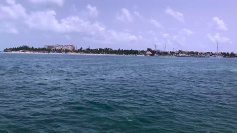 Vista-De-La-Isla-Desde-Un-Barco