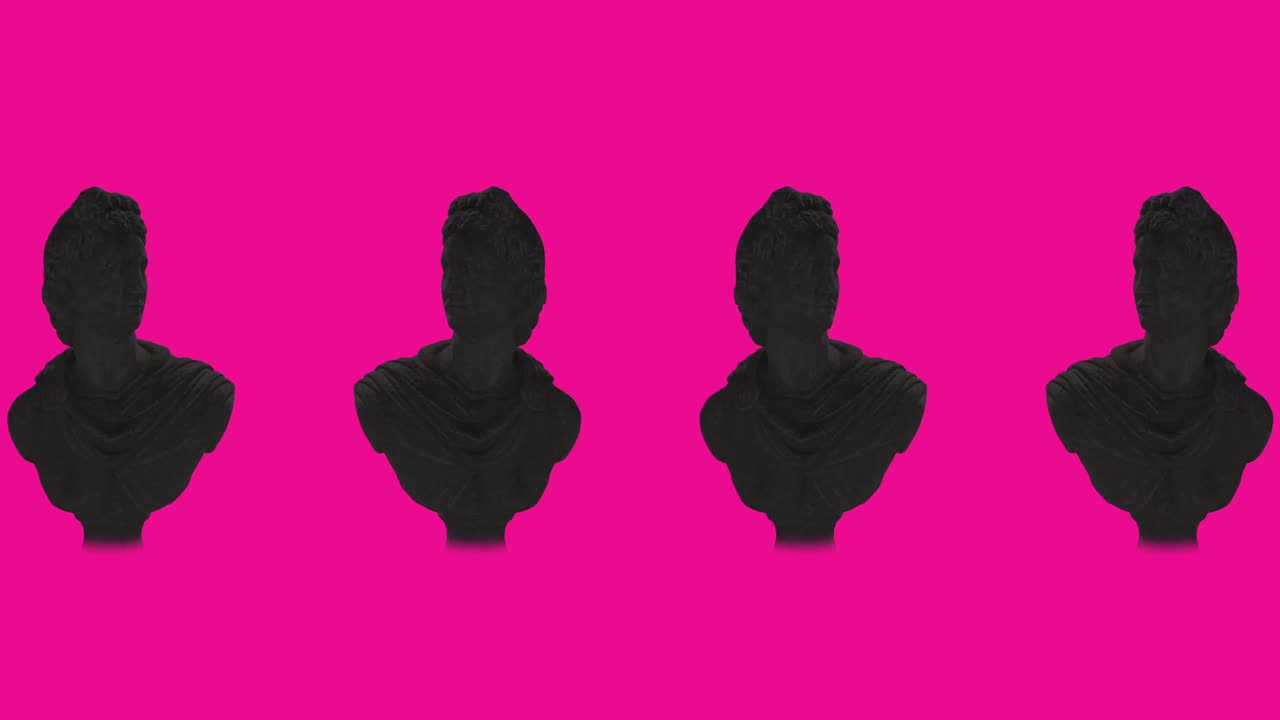 animación de antiguas esculturas de busto girando sobre un fondo rosado.