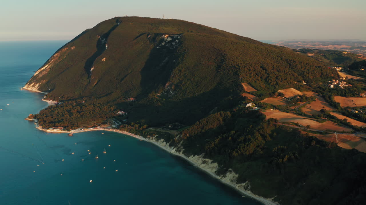 마르케, 이탈리아의 아드리아 해안선의 공중 무인 항공기보기