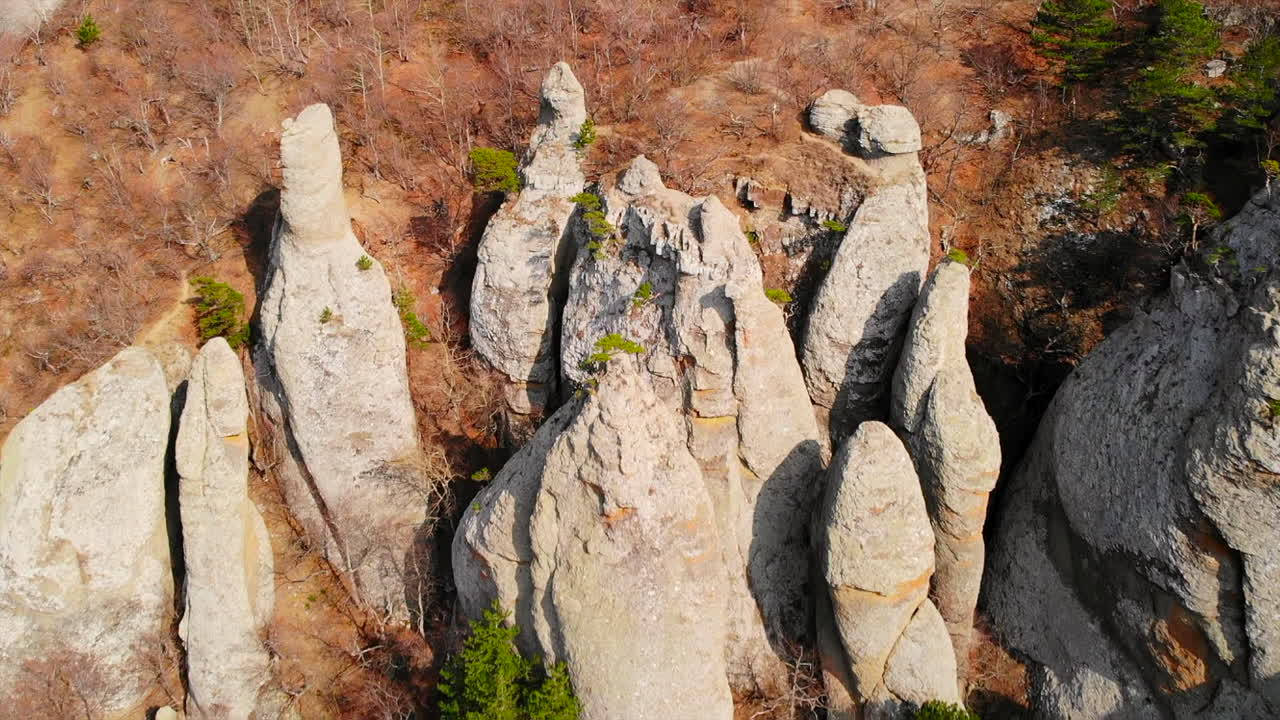 vista aérea de formaciones rocosas únicas