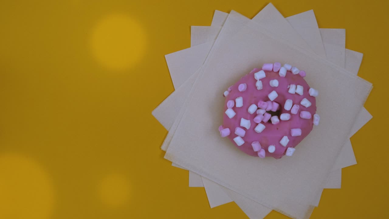 rosquillas. rosquillas dulces y coloridas. stop motion animación de video creativa
