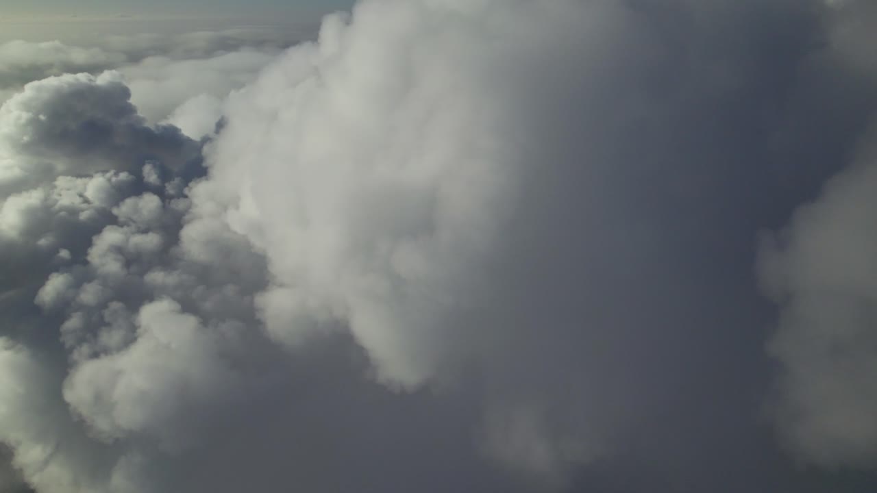 Densa distesa di nuvole dall'alto