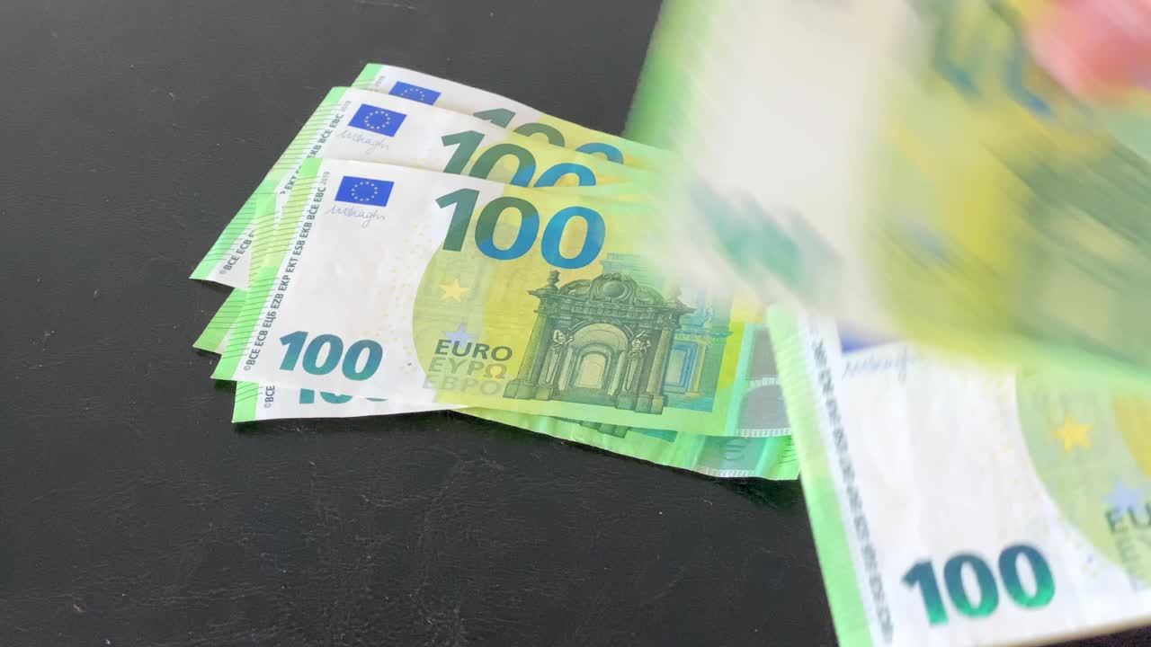 각 청구서를 테이블에 별도로 계산하십시오.