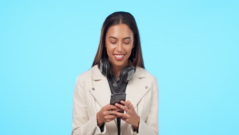 Woman,-typing-on-smartphone-and-communication