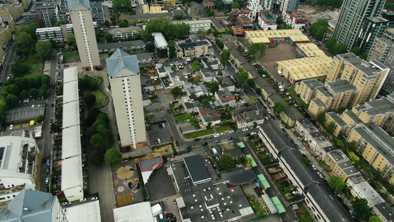 런던의 도시에 있는 건물의 상위 뷰