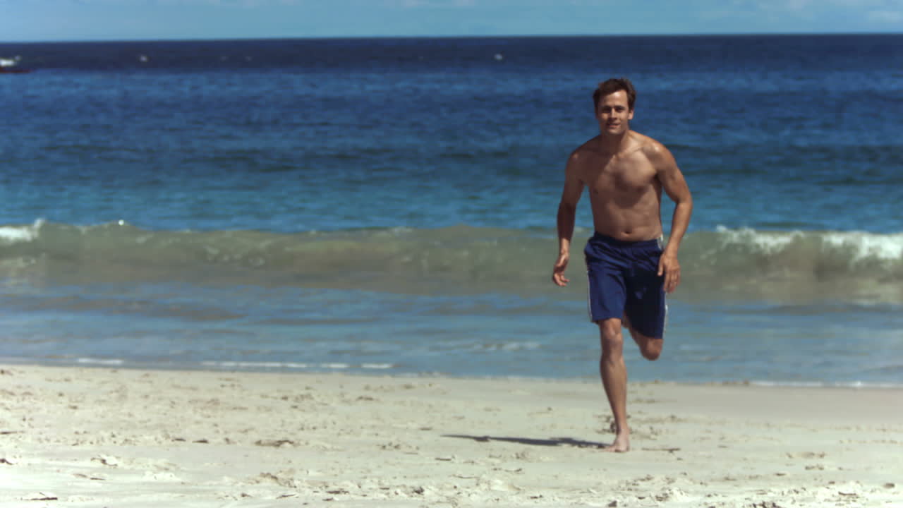 hombre corriendo en cámara lenta