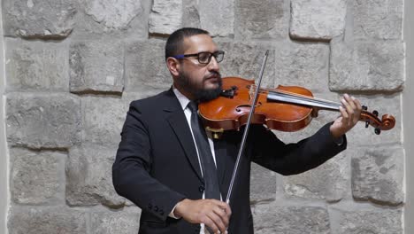 conexión profunda, el hombre y la viola se convierten en uno