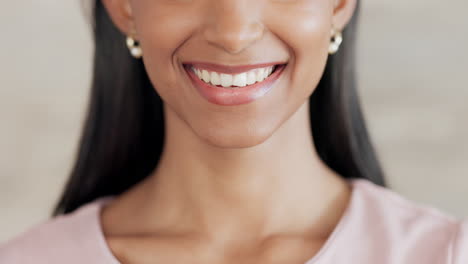 Lady-with-clean-teeth-smiling-after-her-dentist