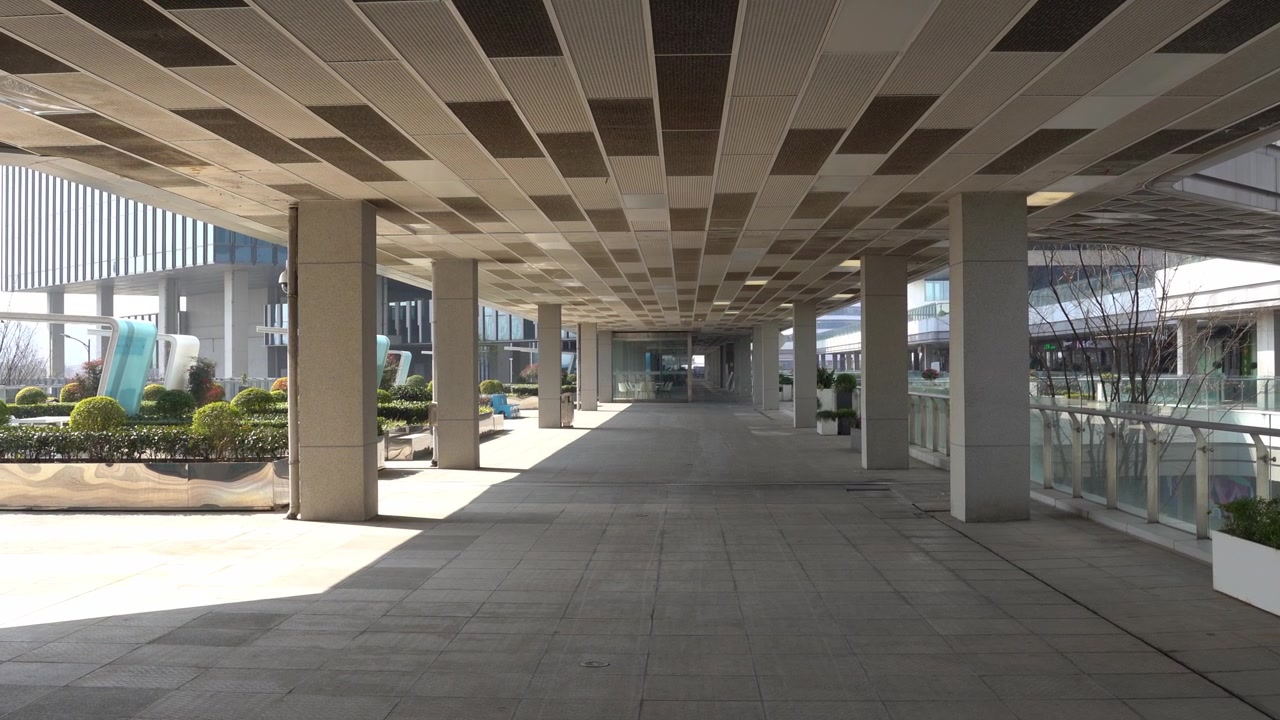 Centro comercial vacío Shanghai G60 6 (en 4K)