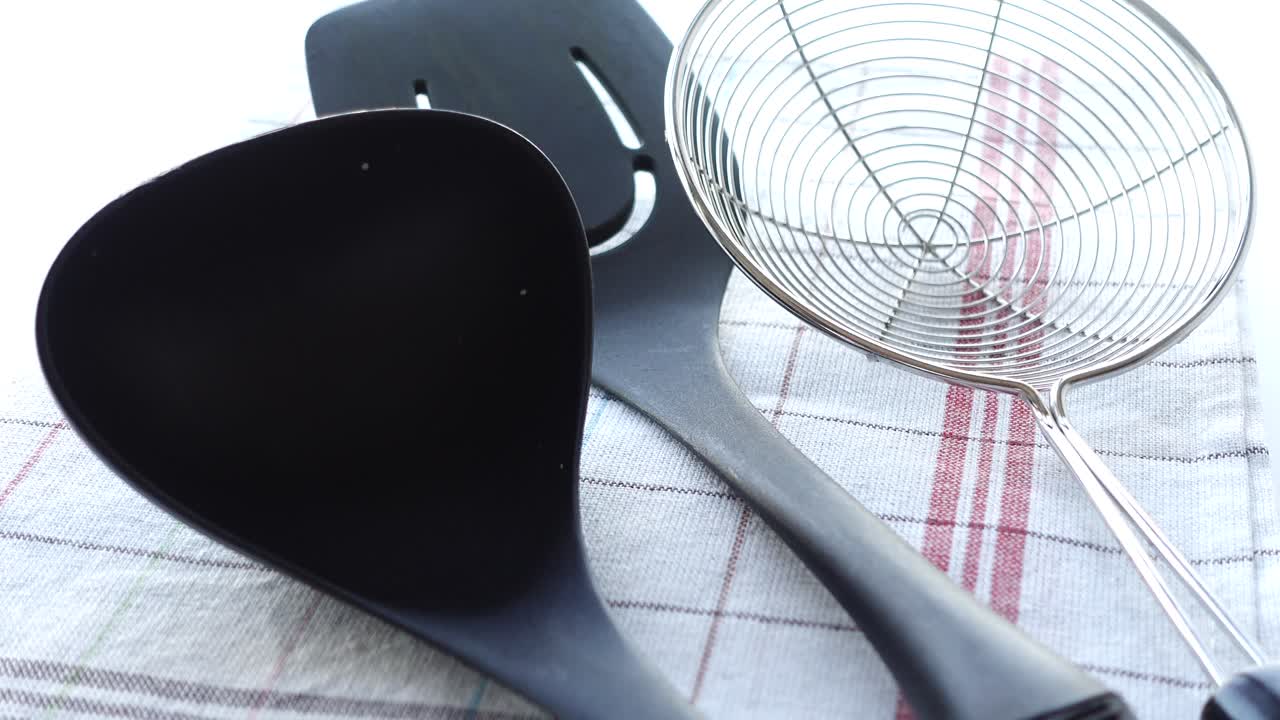 킨 에 있는 주방 도구